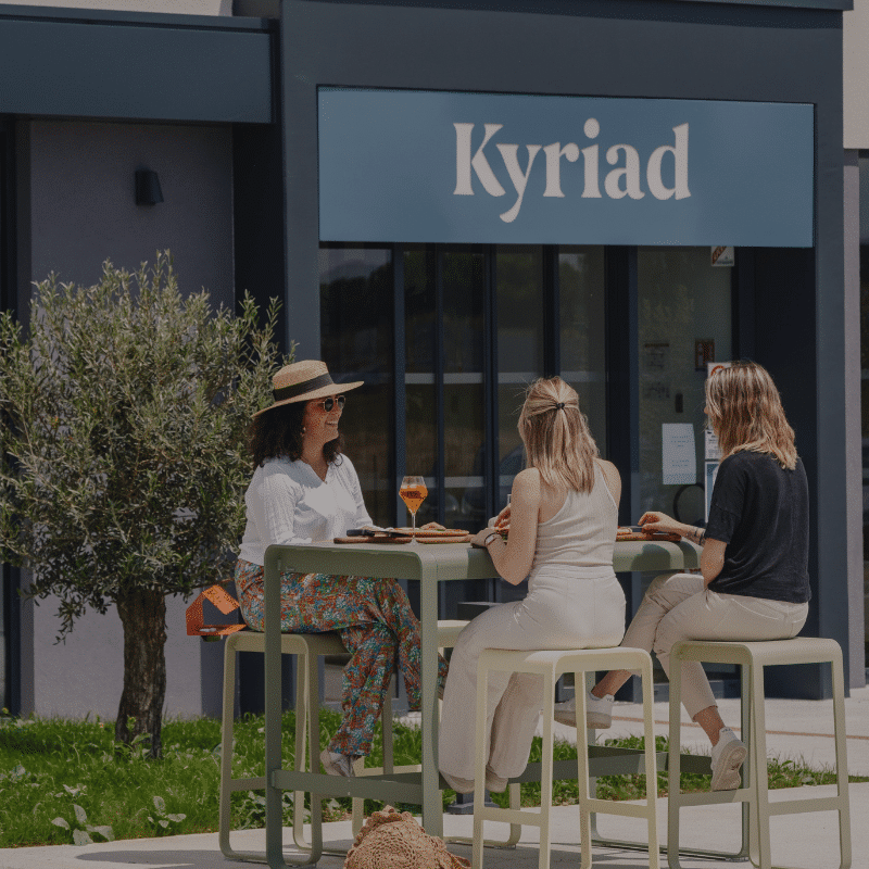 Grisbiche - rubrique a propos - photo terrasse - hotel Kyriad